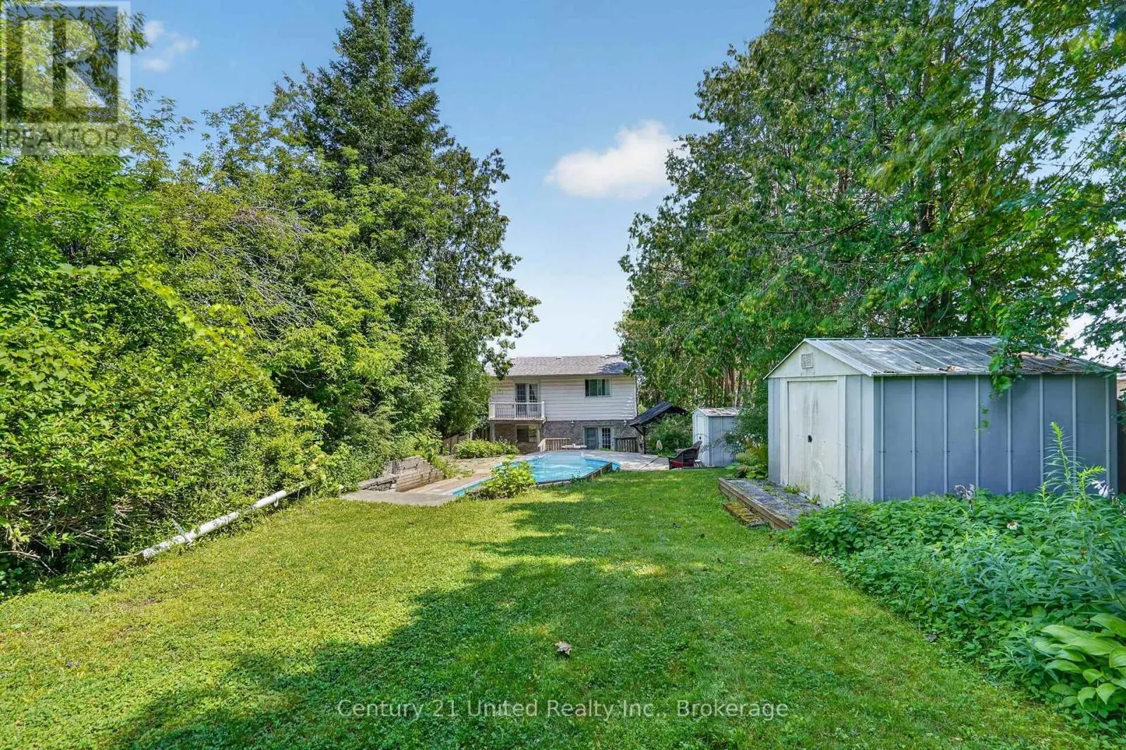 1696 APPLEWOOD CRESCENT