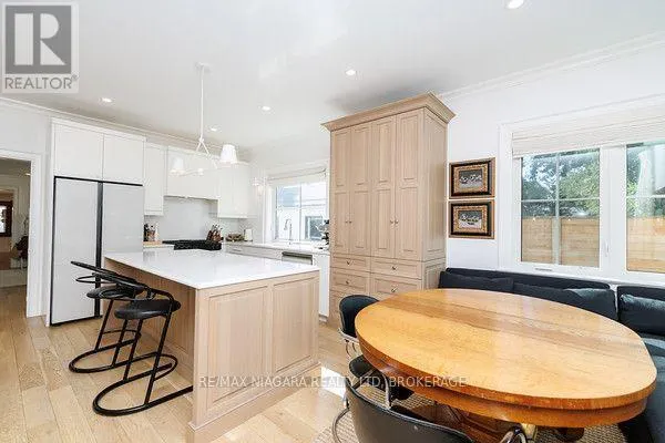 313 BEECHWOOD AVENUE W
