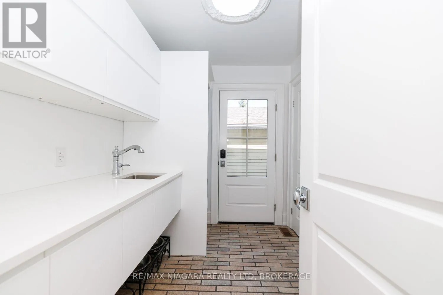 313 BEECHWOOD AVENUE W