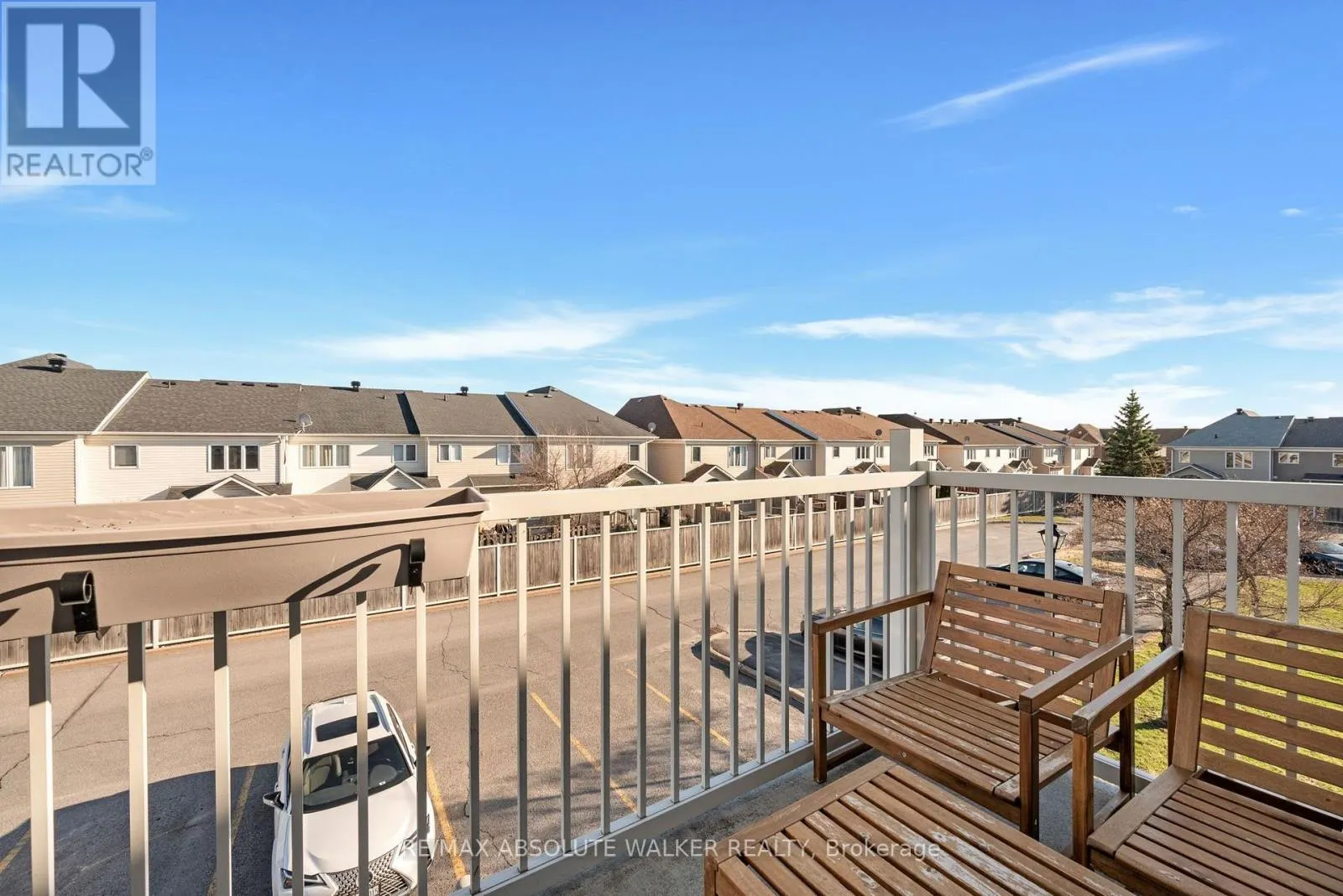 32 - 633 LAKERIDGE DRIVE