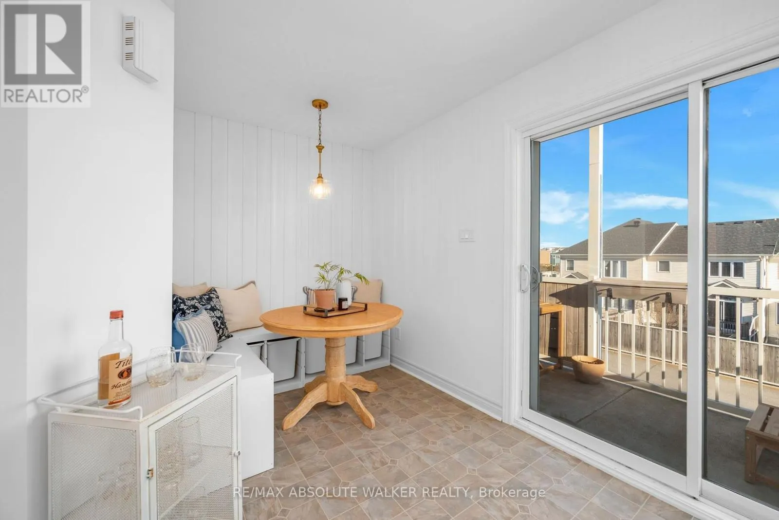 32 - 633 LAKERIDGE DRIVE