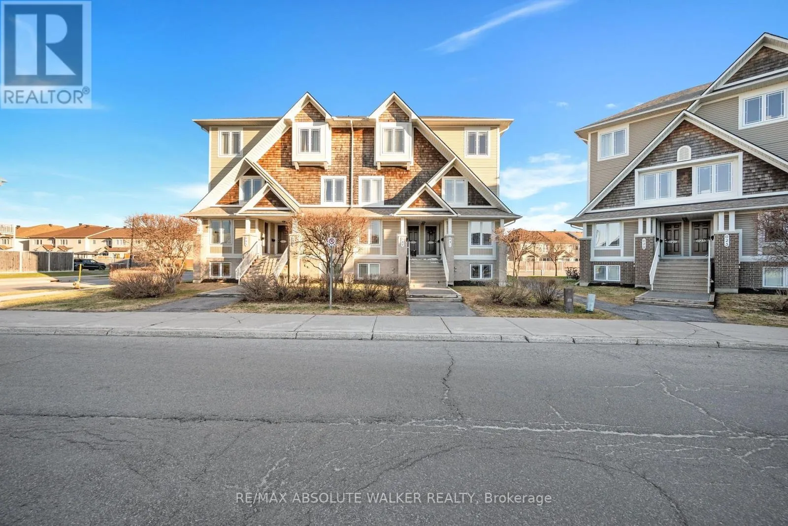32 - 633 LAKERIDGE DRIVE