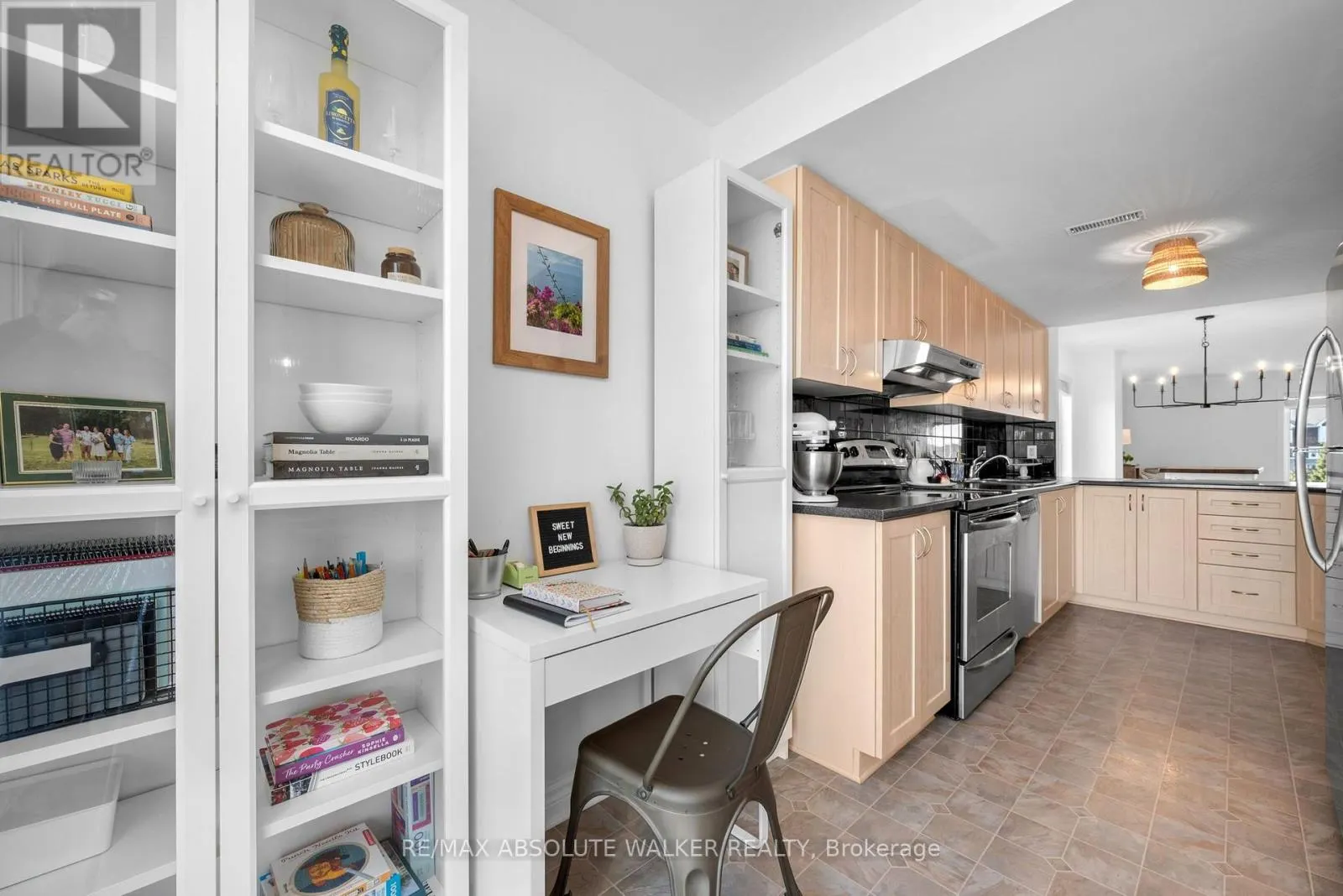 32 - 633 LAKERIDGE DRIVE