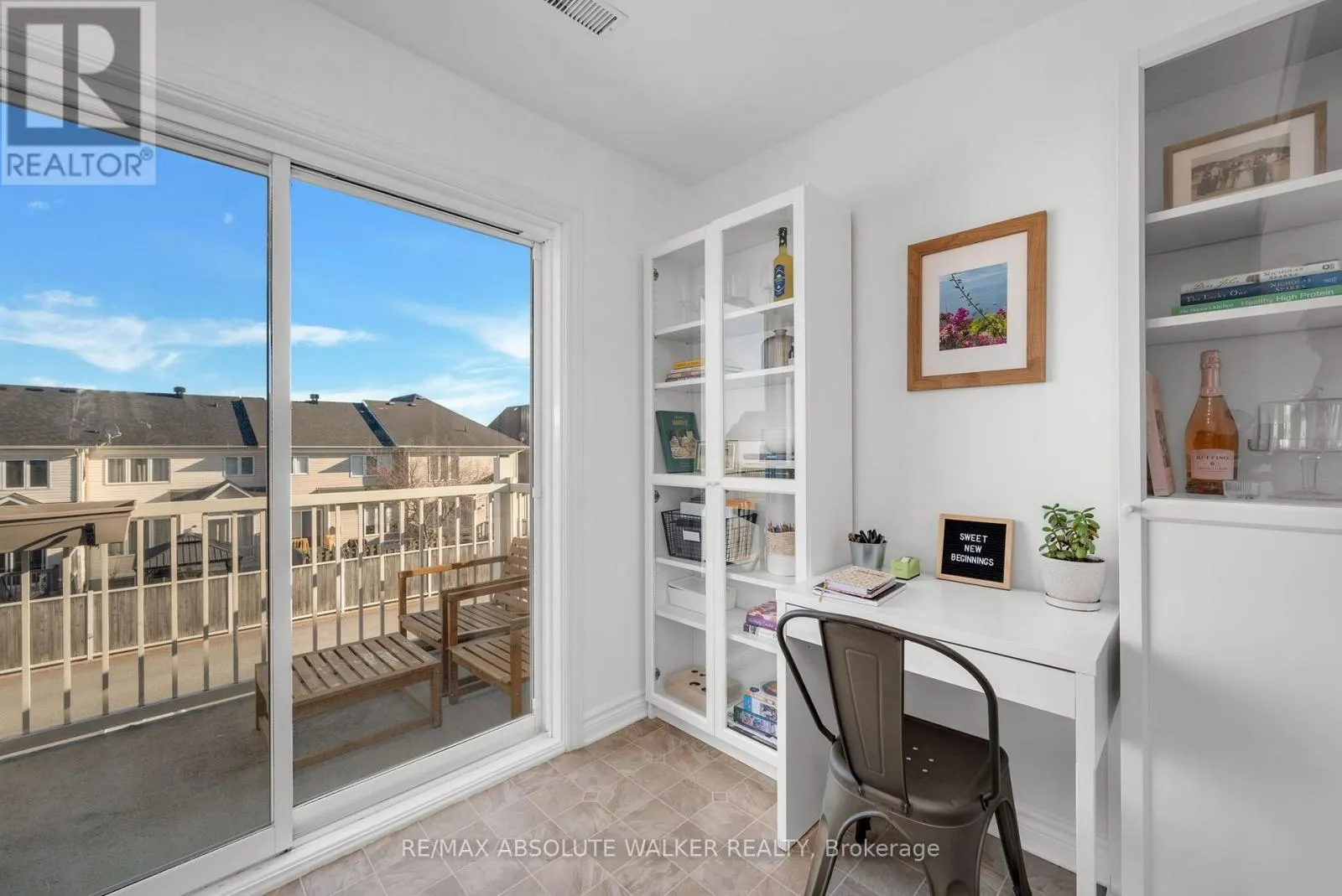32 - 633 LAKERIDGE DRIVE