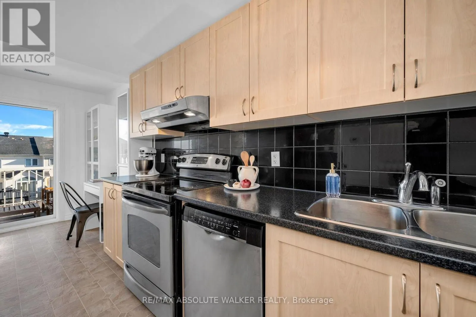 32 - 633 LAKERIDGE DRIVE