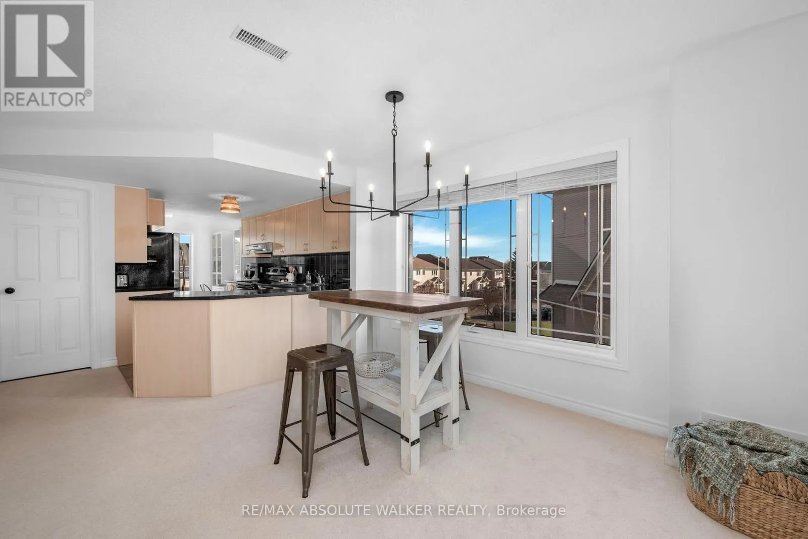 32 - 633 LAKERIDGE DRIVE