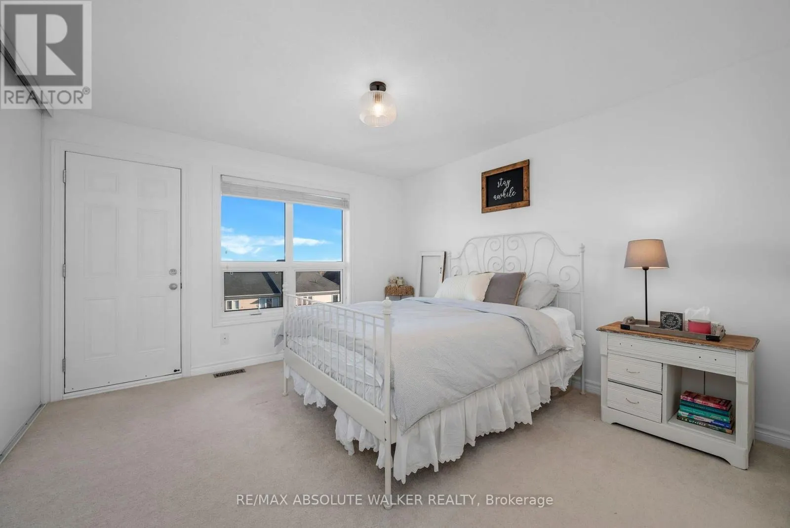 32 - 633 LAKERIDGE DRIVE