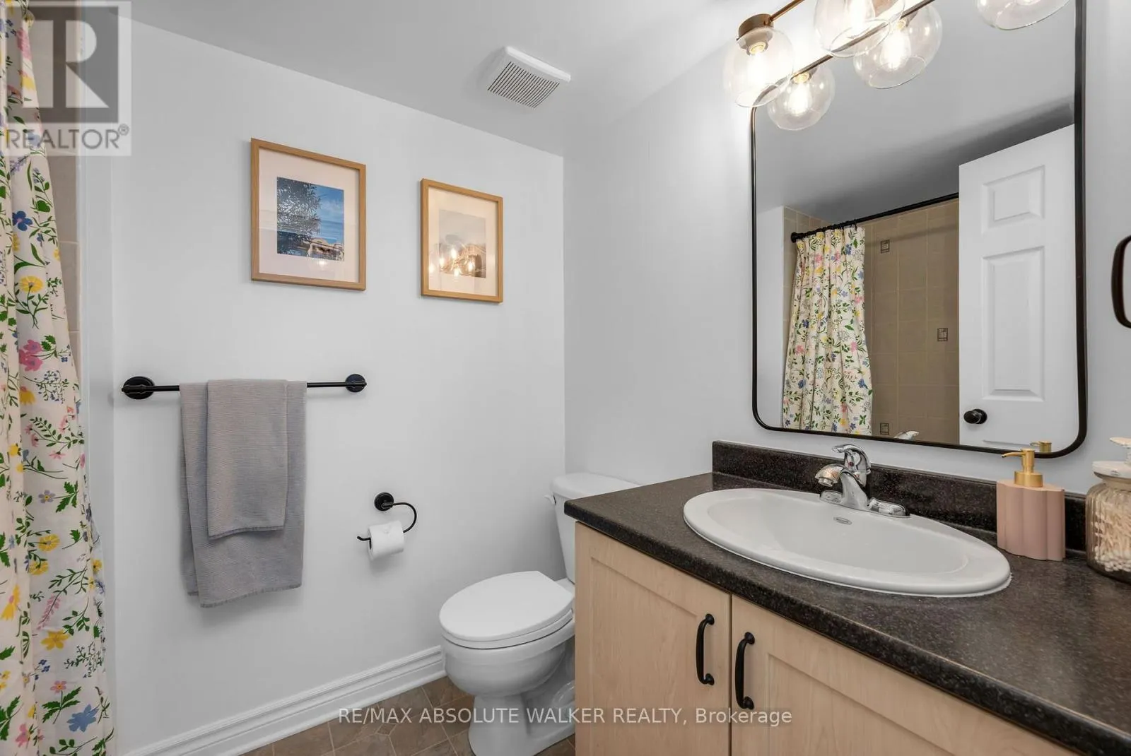 32 - 633 LAKERIDGE DRIVE