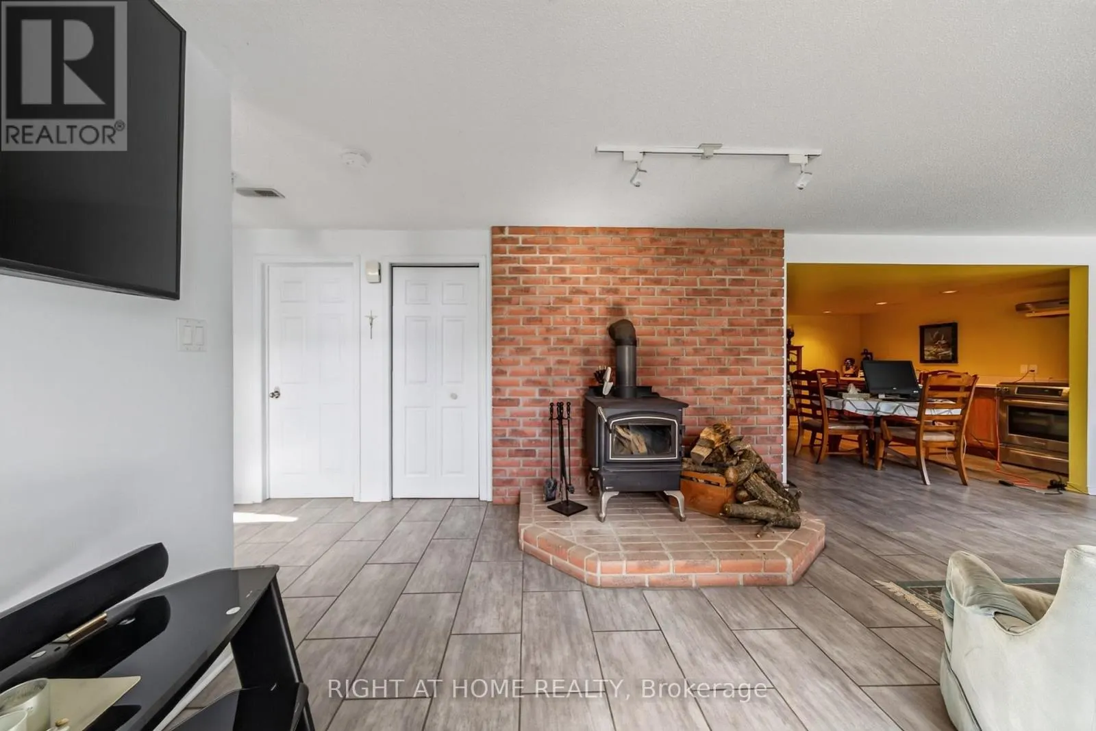 156 COOPER ROAD