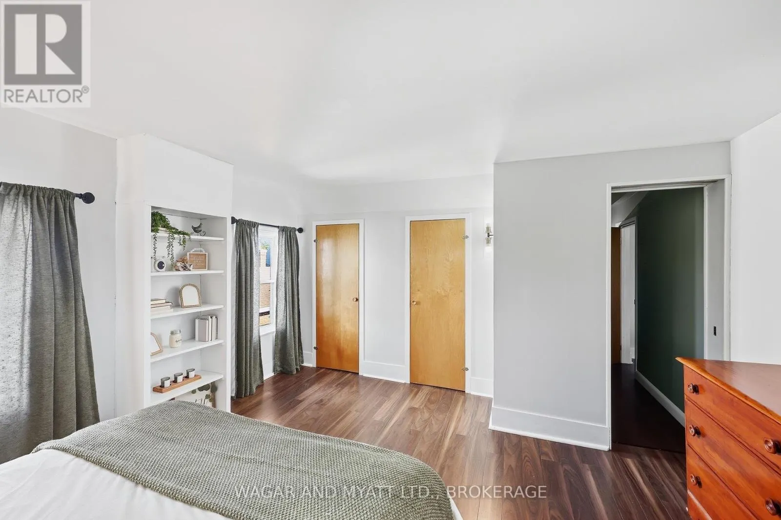 205 CENTRE STREET N