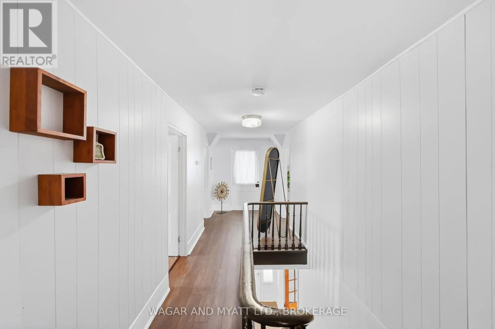 205 CENTRE STREET N