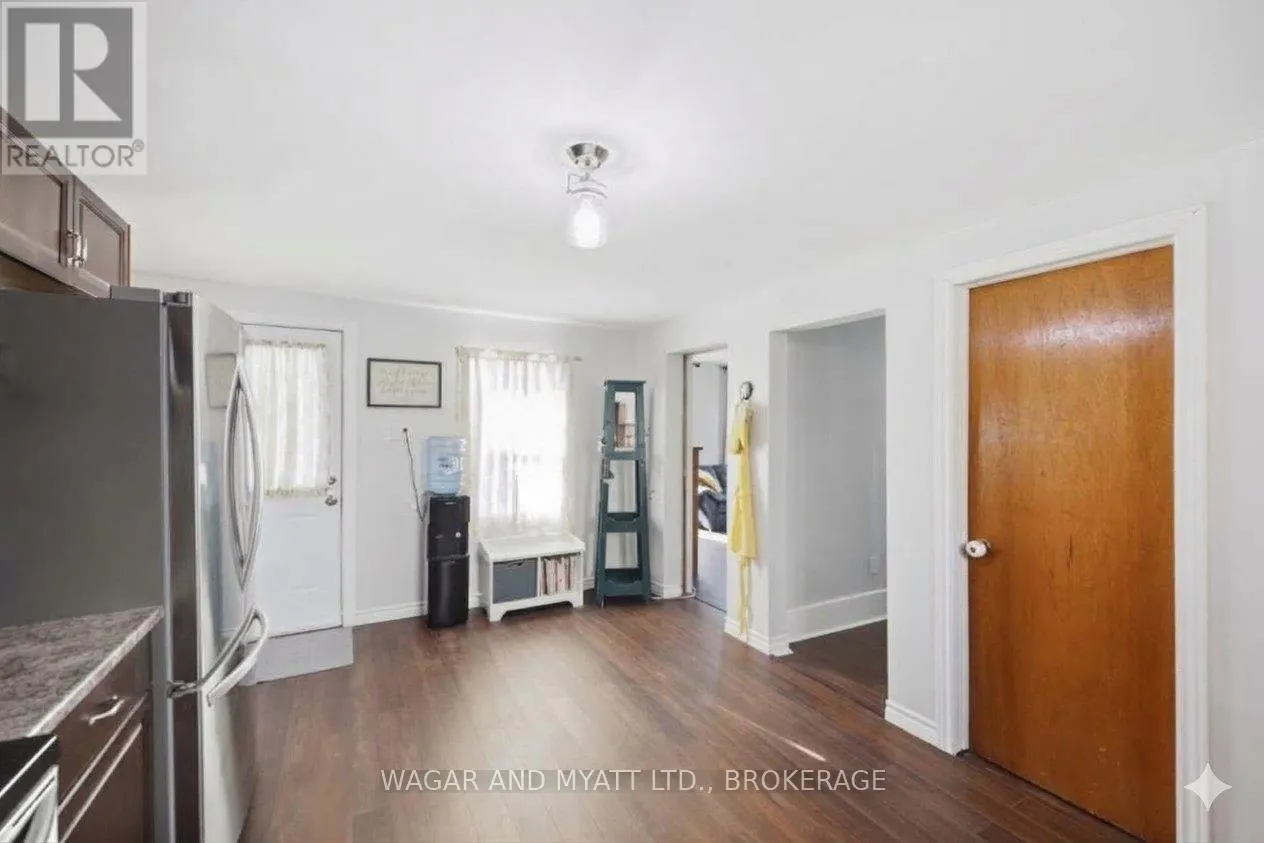 205 CENTRE STREET N