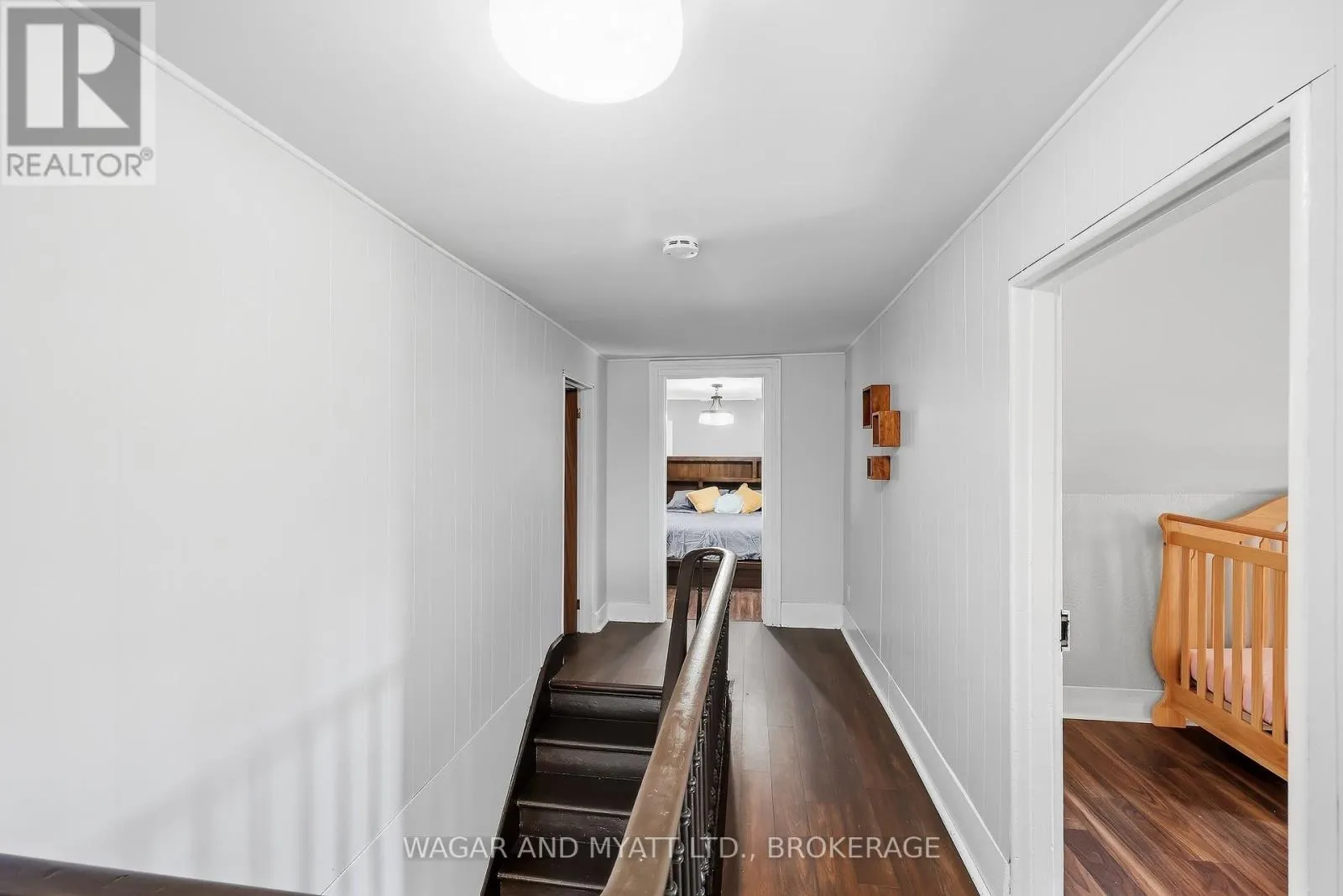 205 CENTRE STREET N