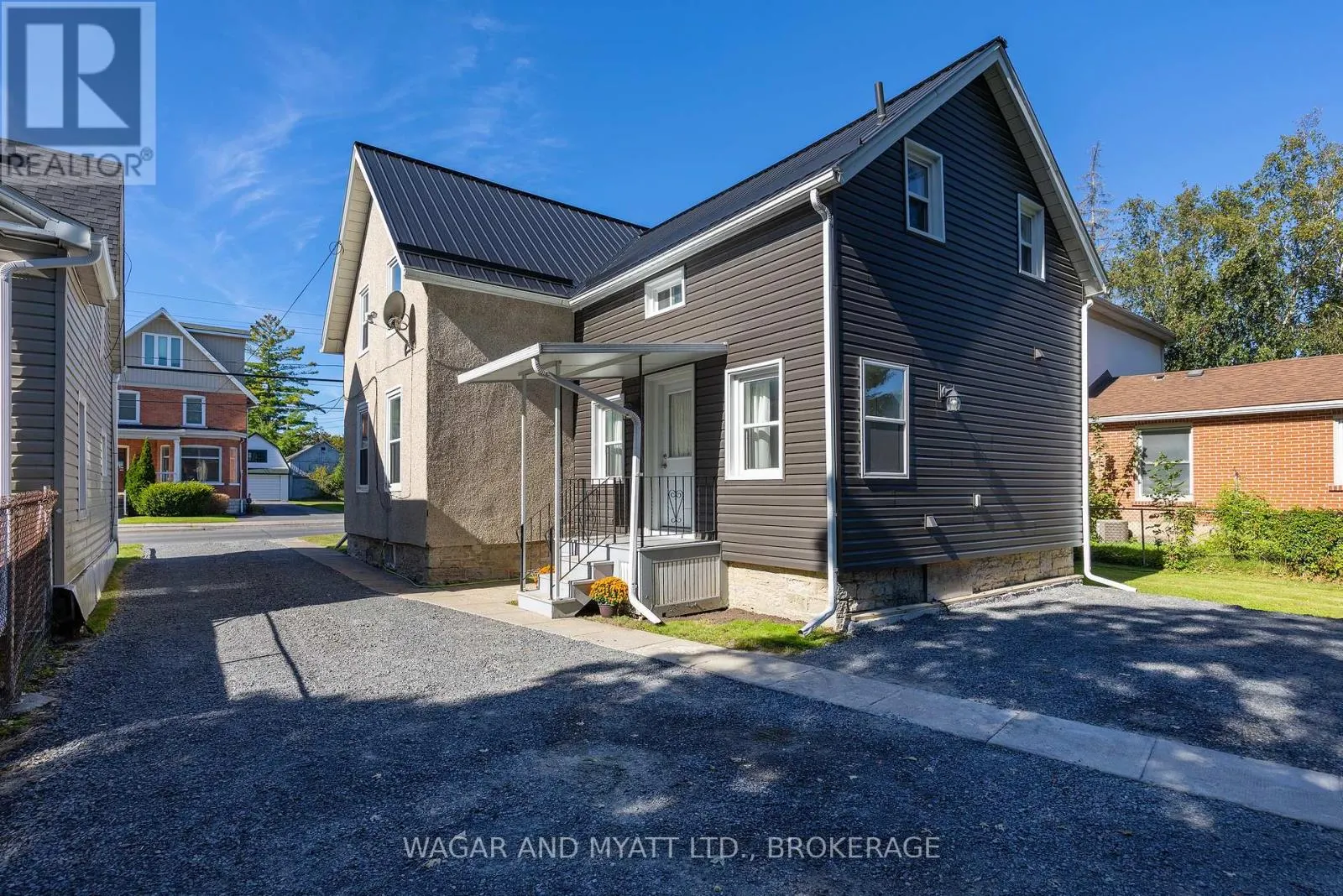 205 CENTRE STREET N