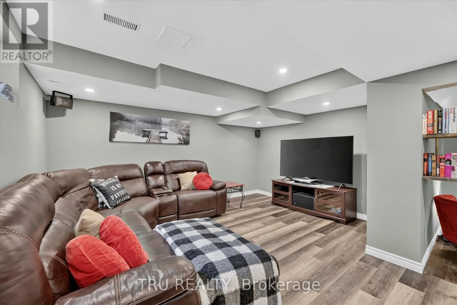 325 UPCOUNTRY DRIVE E