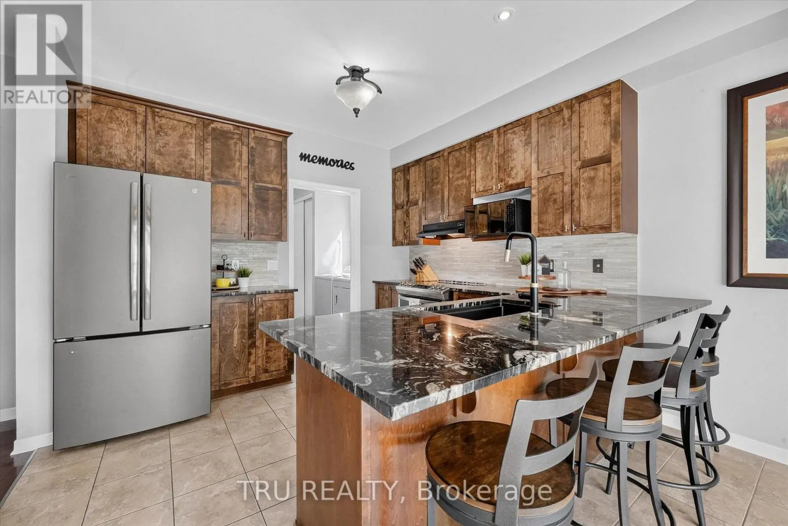 325 UPCOUNTRY DRIVE E