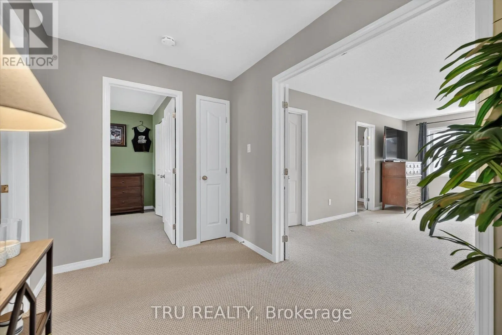 325 UPCOUNTRY DRIVE E