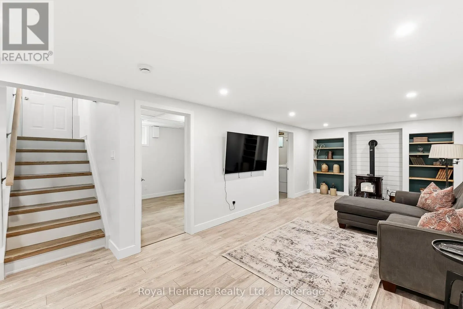 93 DIVISION STREET S