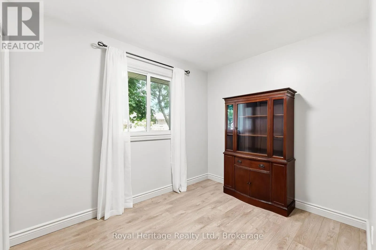 93 DIVISION STREET S