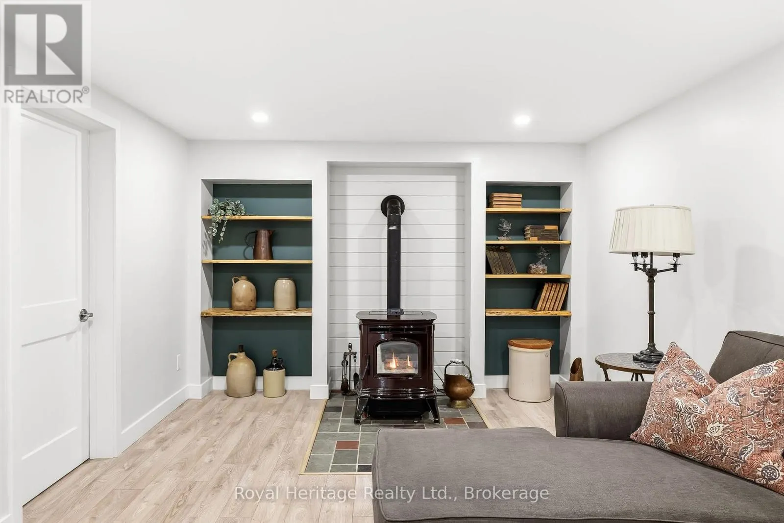 93 DIVISION STREET S