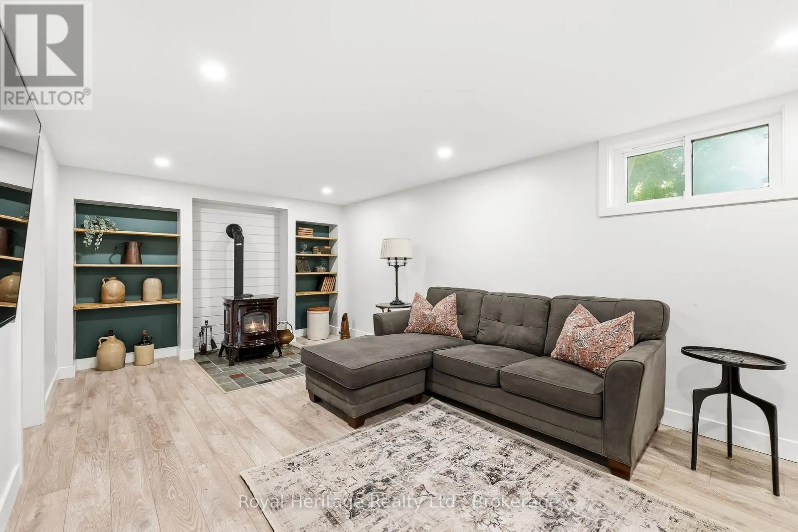 93 DIVISION STREET S