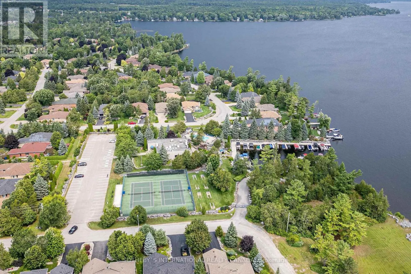 33 SOUTH HARBOUR DRIVE