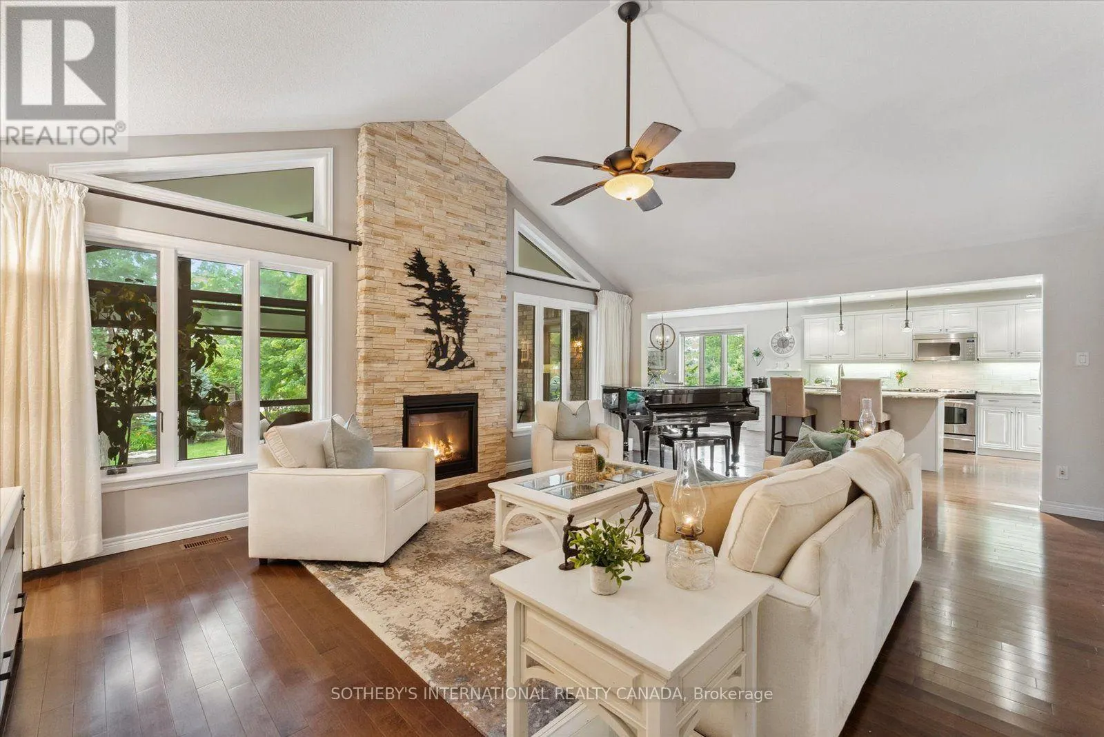 33 SOUTH HARBOUR DRIVE