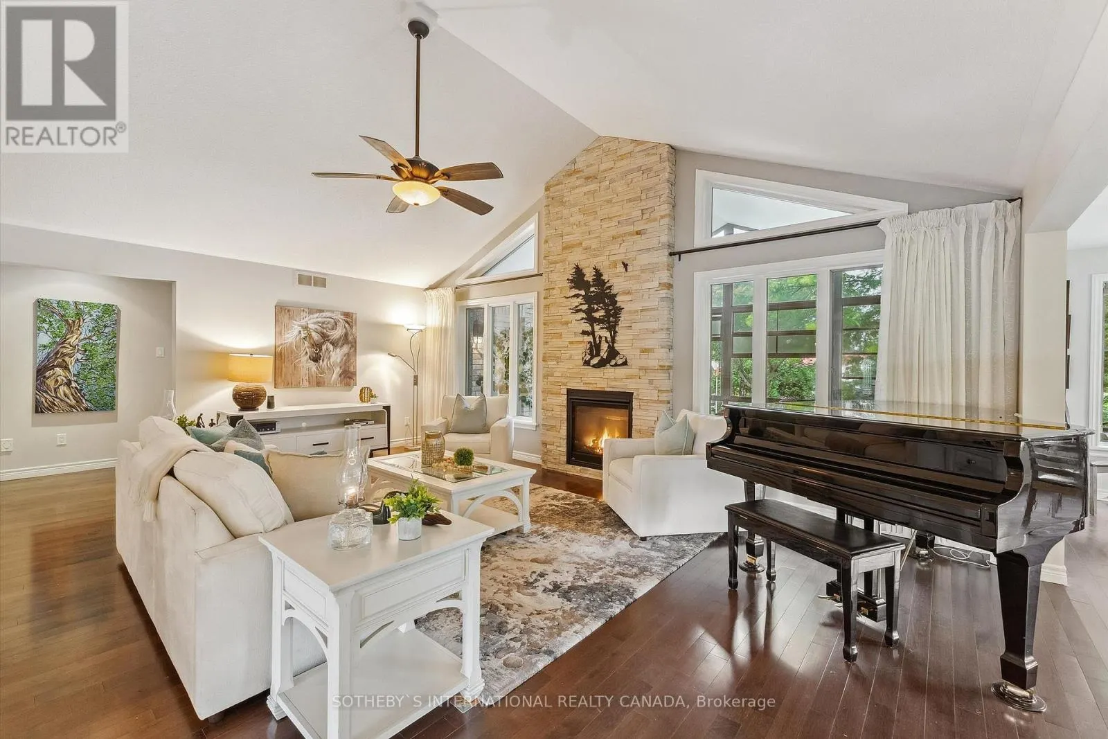 33 SOUTH HARBOUR DRIVE