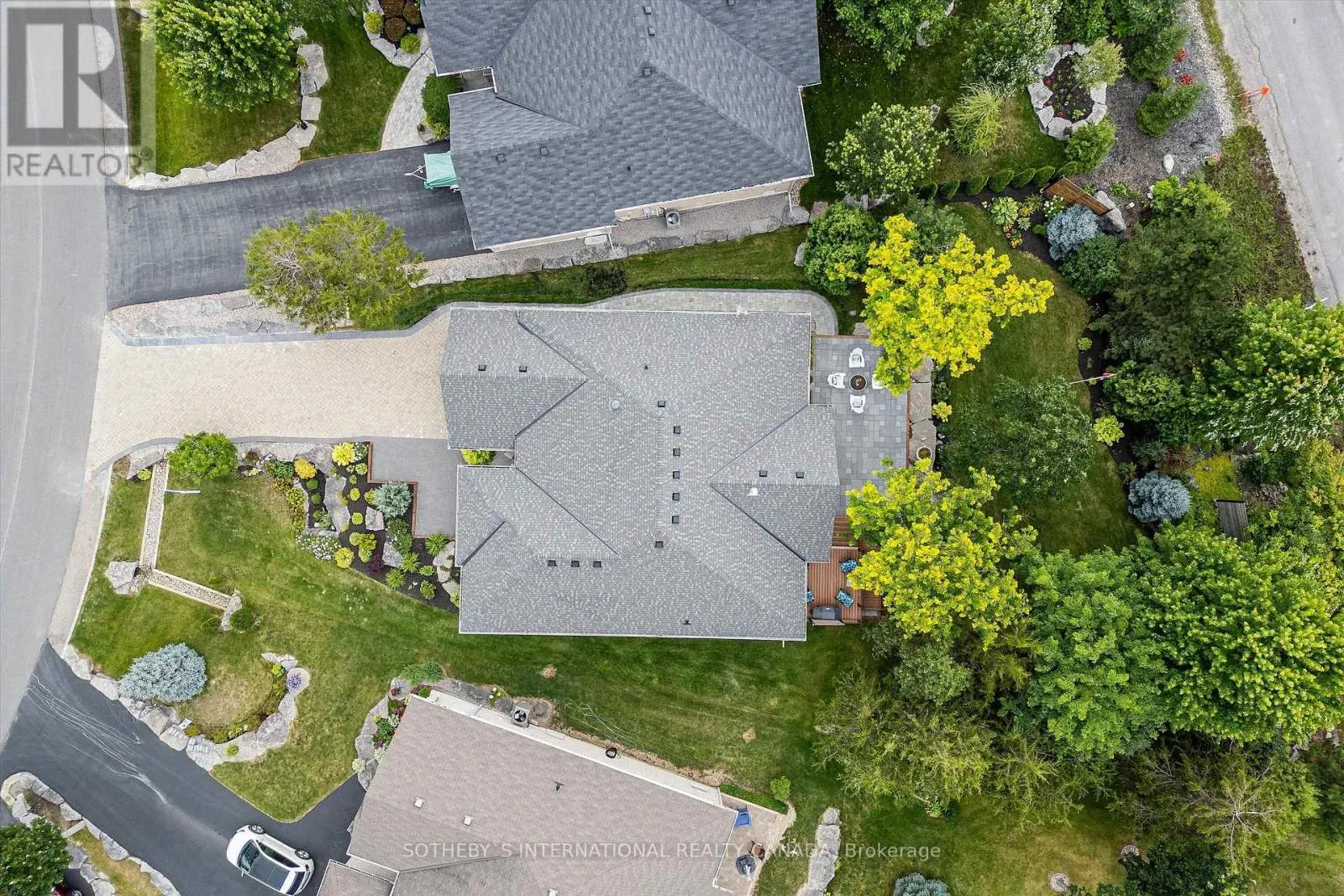 33 SOUTH HARBOUR DRIVE