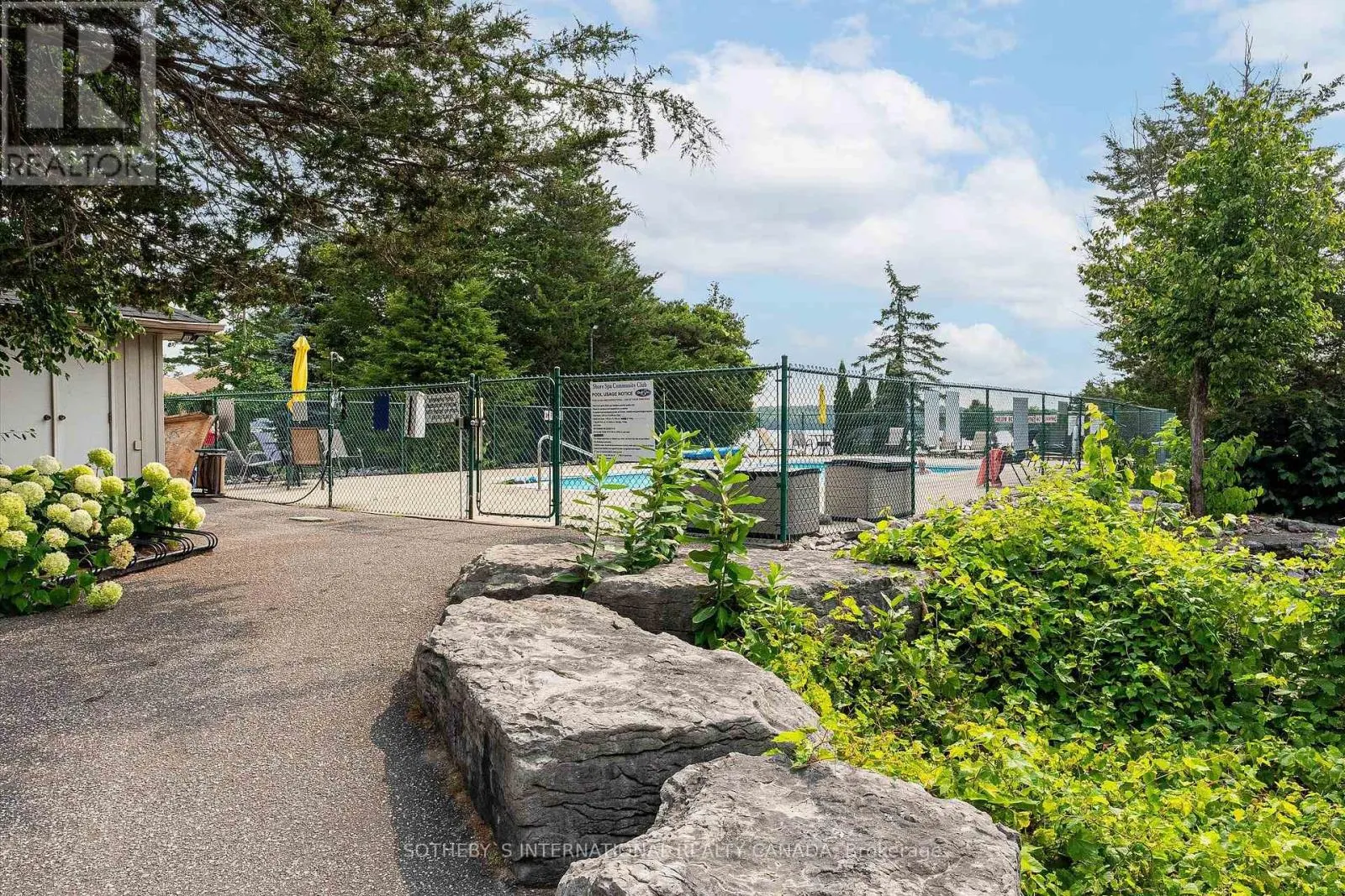 33 SOUTH HARBOUR DRIVE
