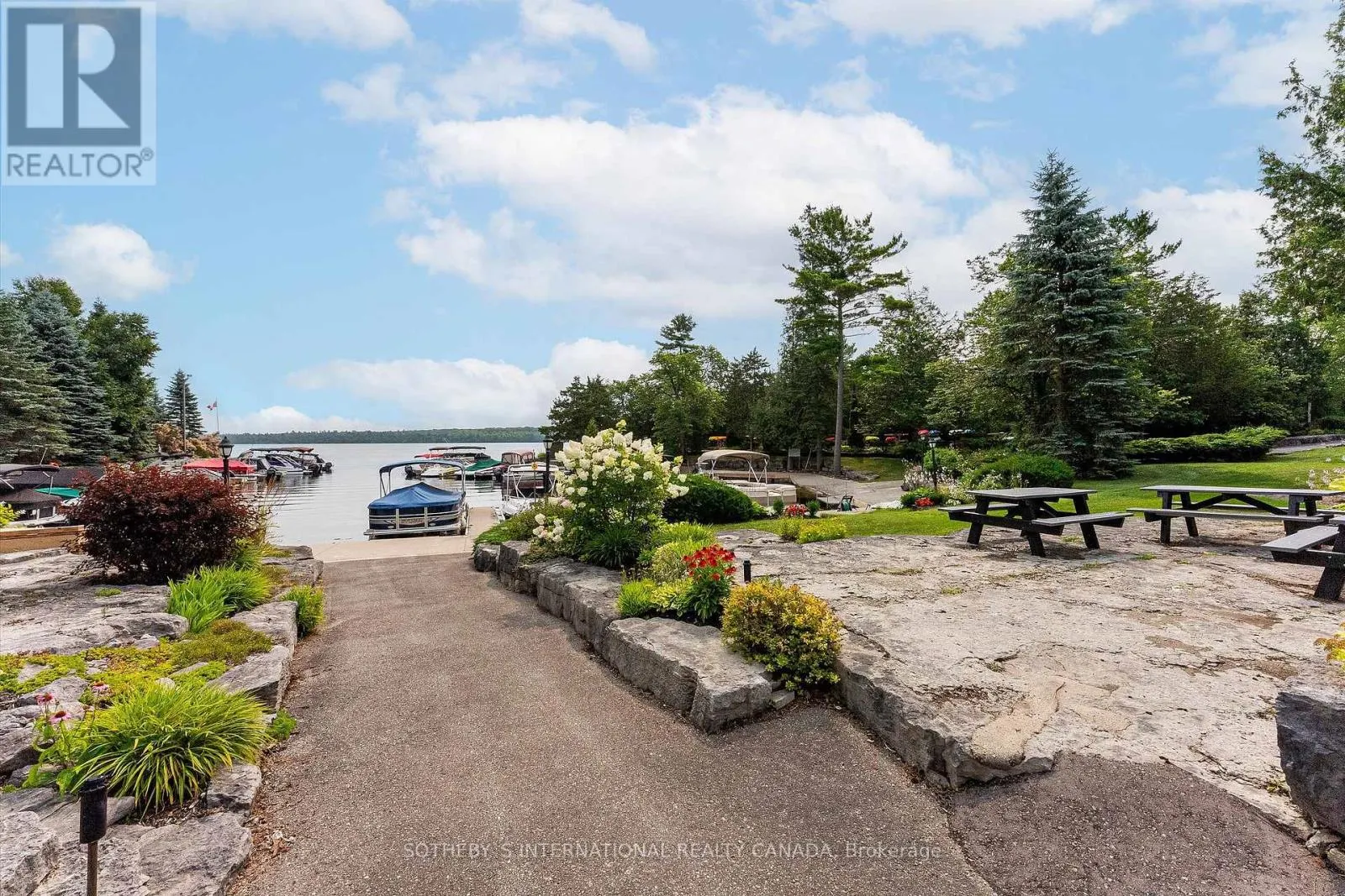 33 SOUTH HARBOUR DRIVE