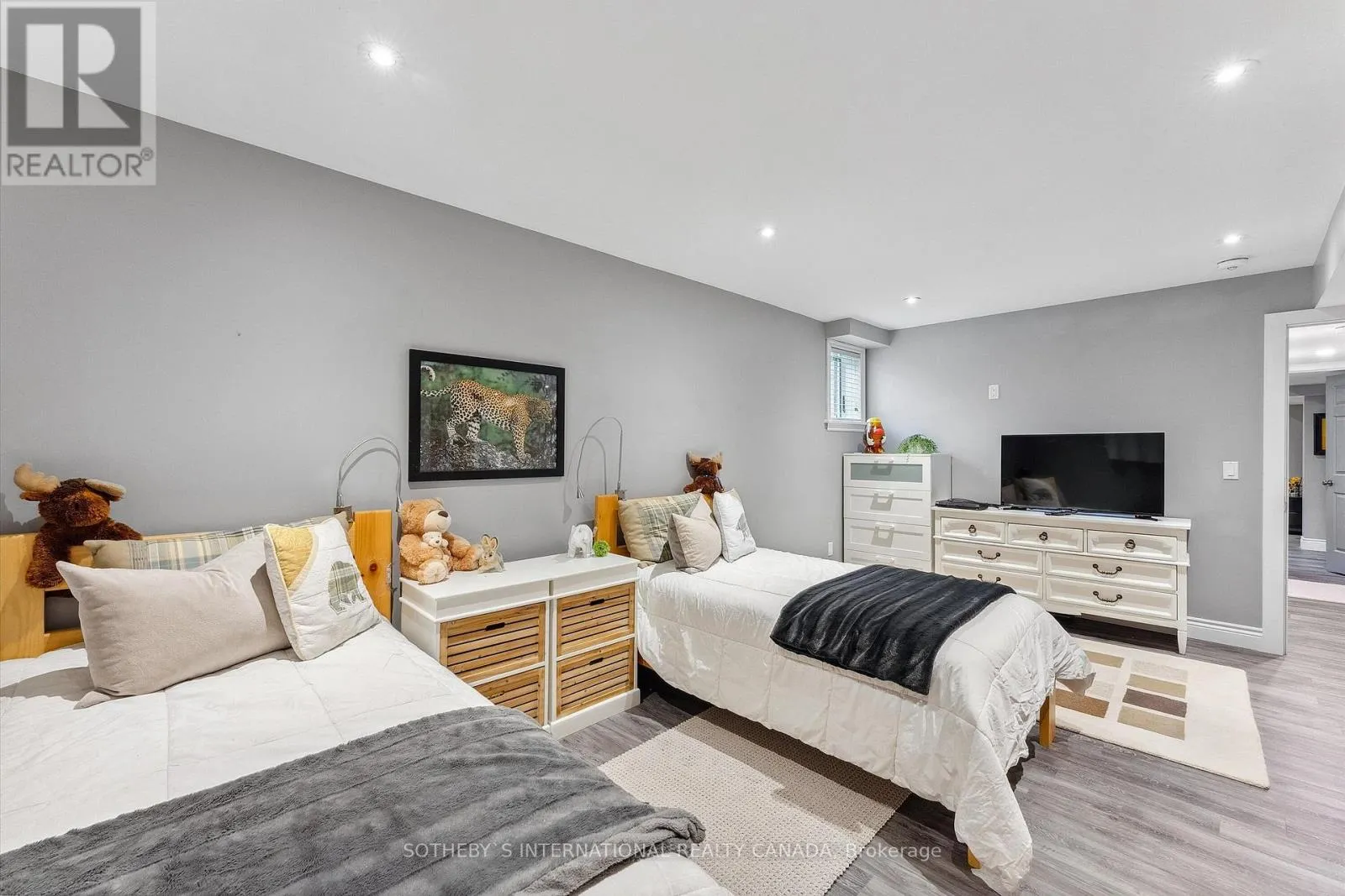 33 SOUTH HARBOUR DRIVE