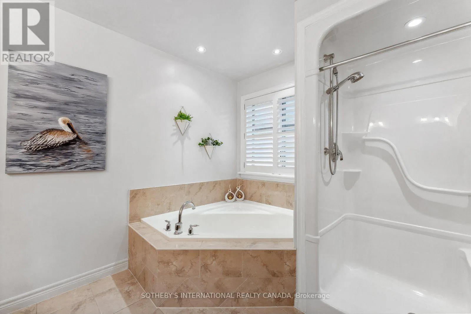 33 SOUTH HARBOUR DRIVE