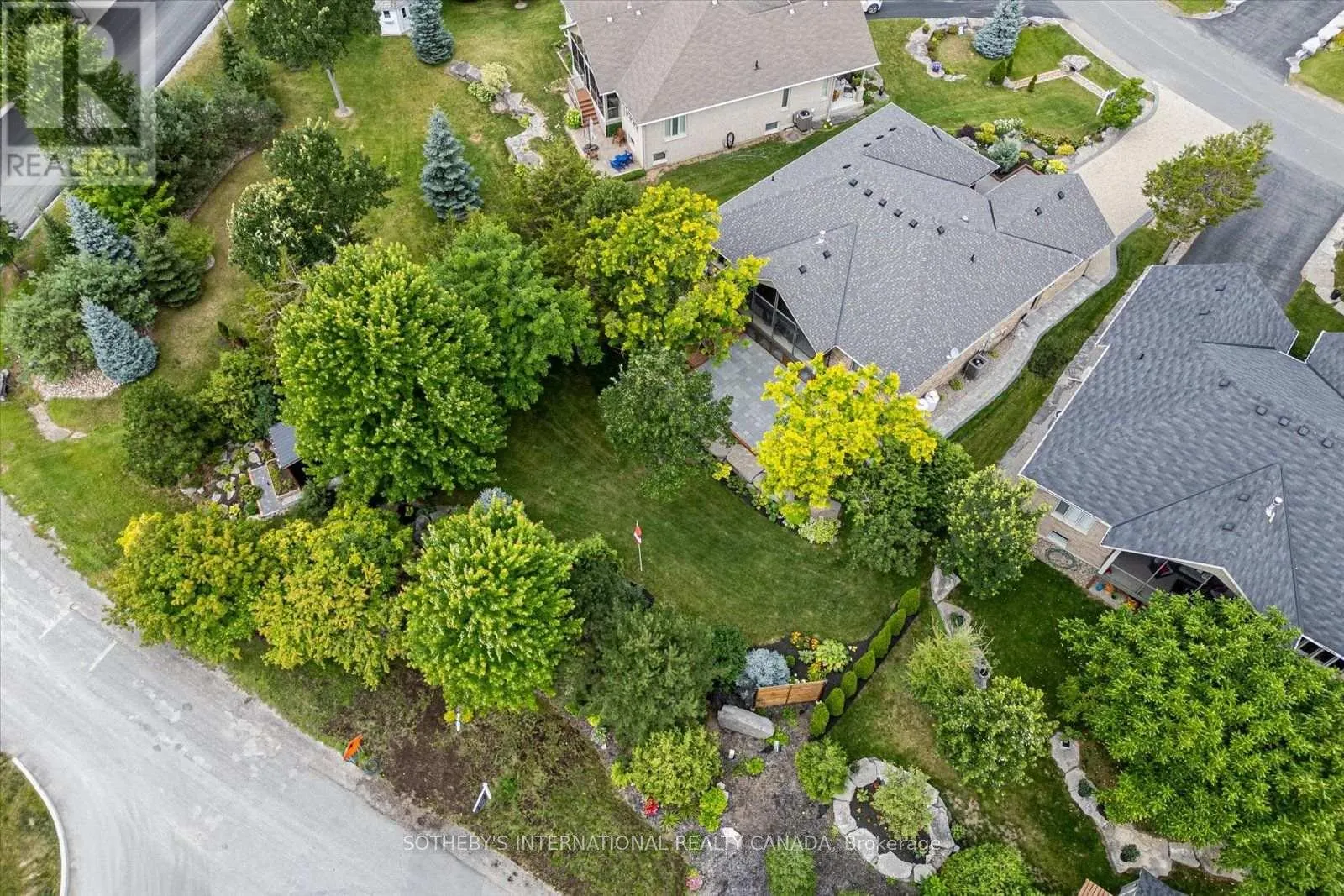 33 SOUTH HARBOUR DRIVE