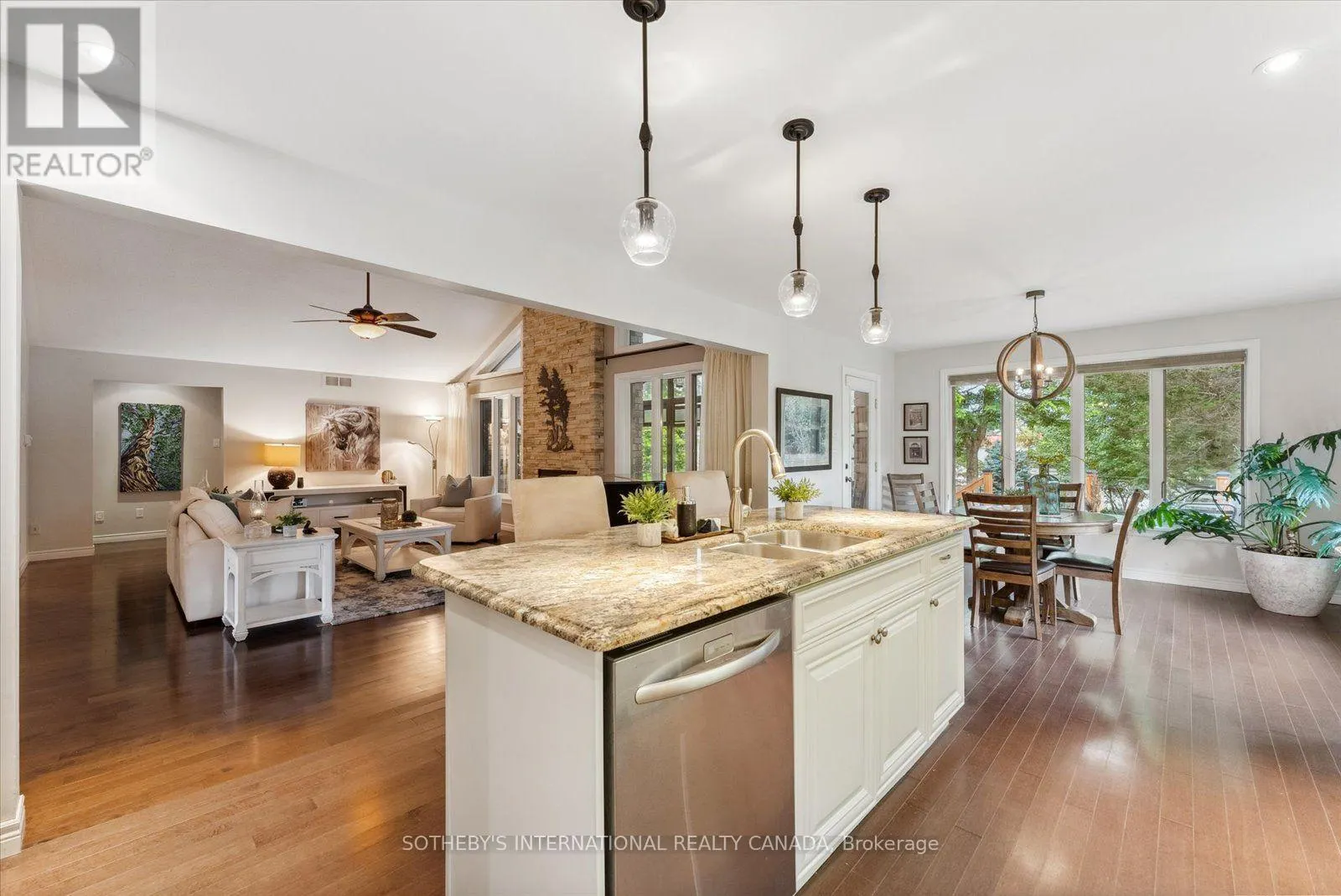 33 SOUTH HARBOUR DRIVE