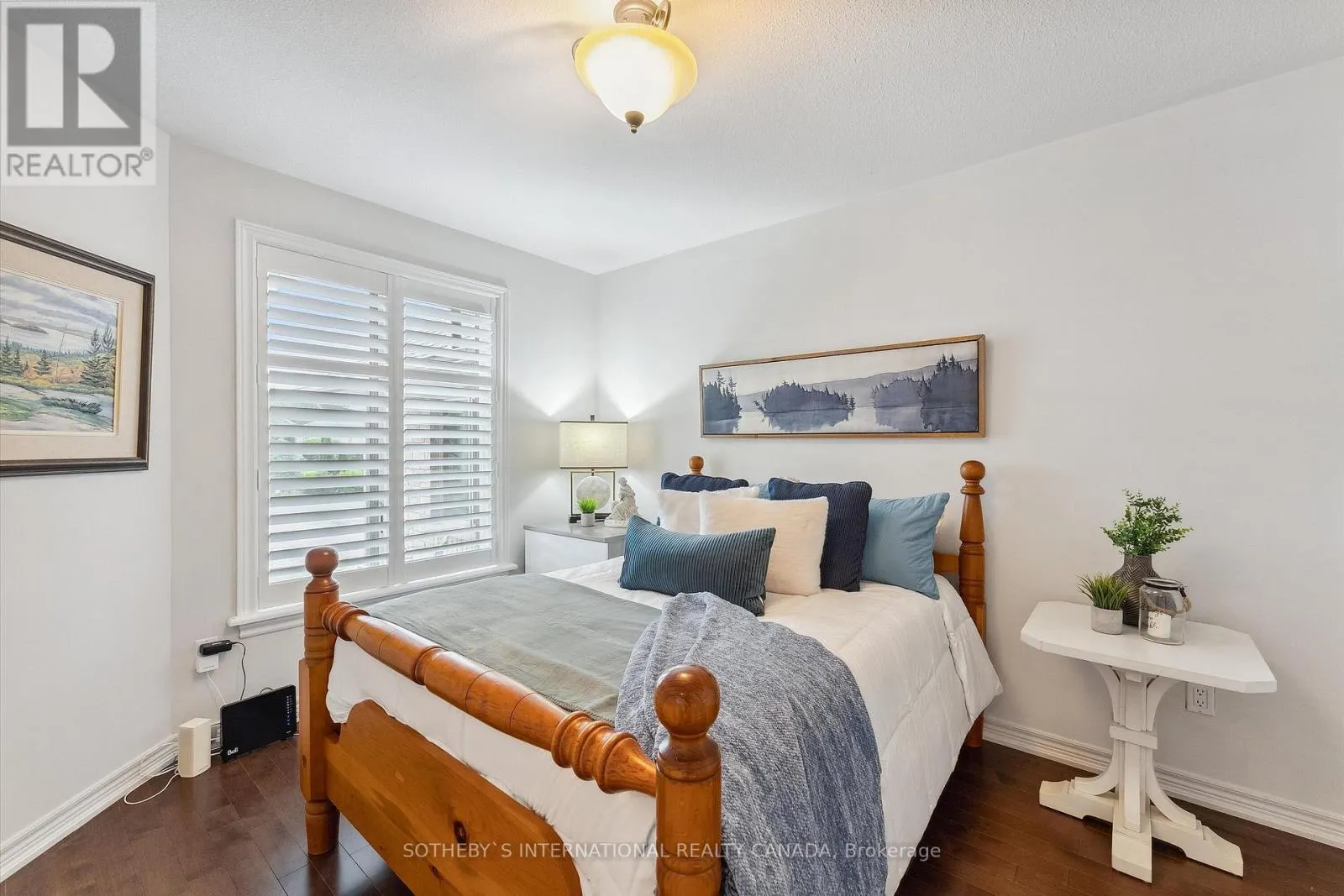 33 SOUTH HARBOUR DRIVE
