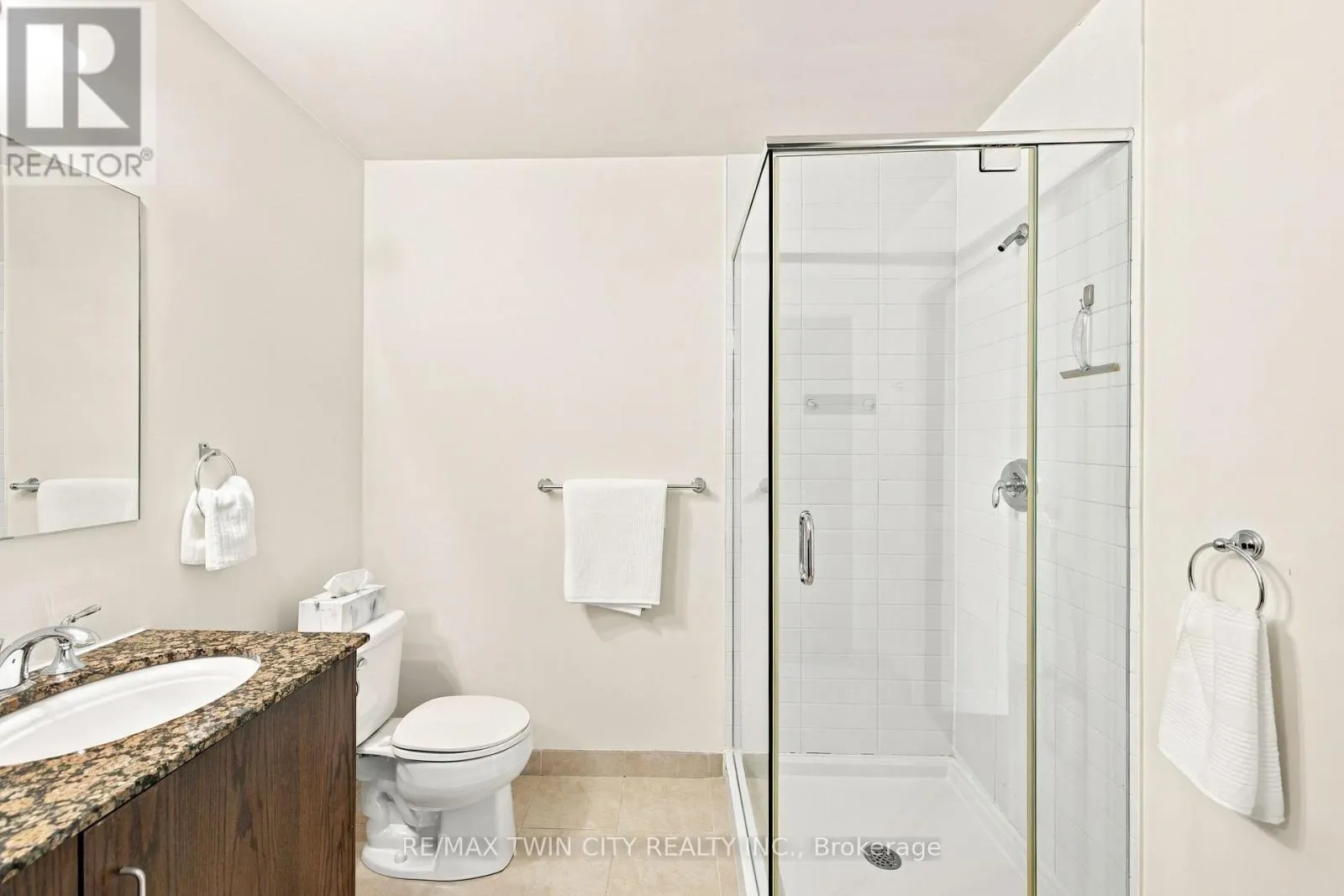 511 - 191 KING STREET S