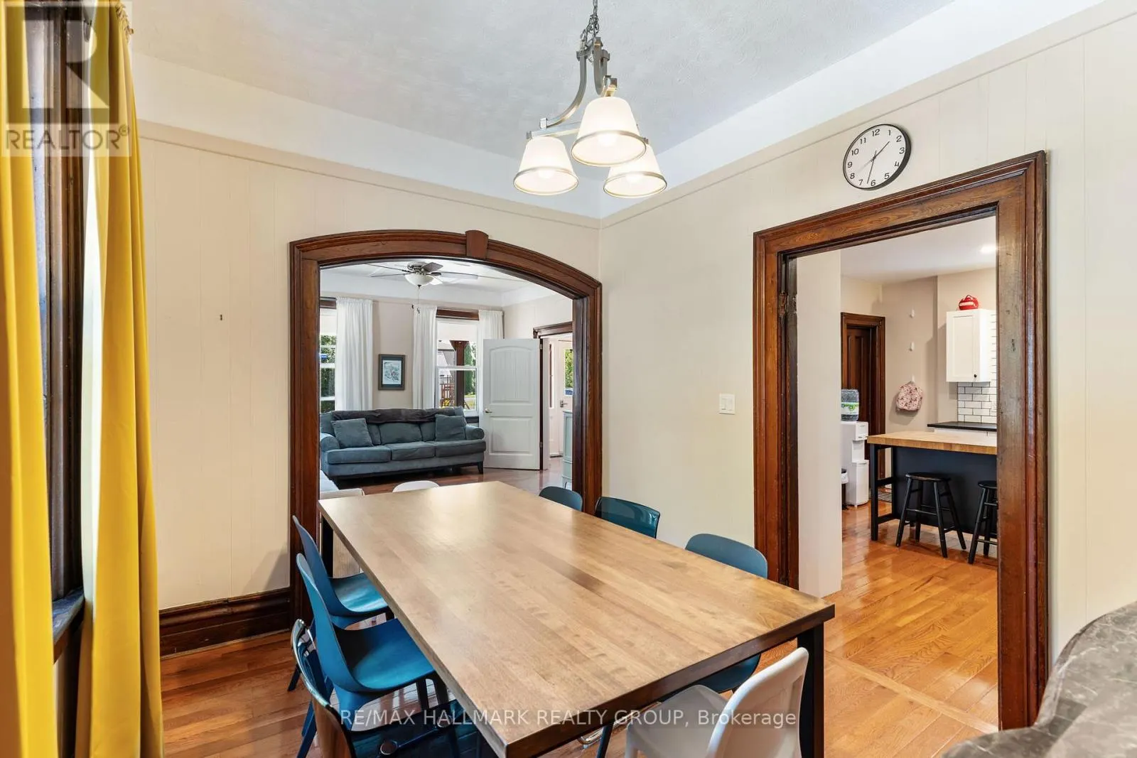 404 HENRY STREET W