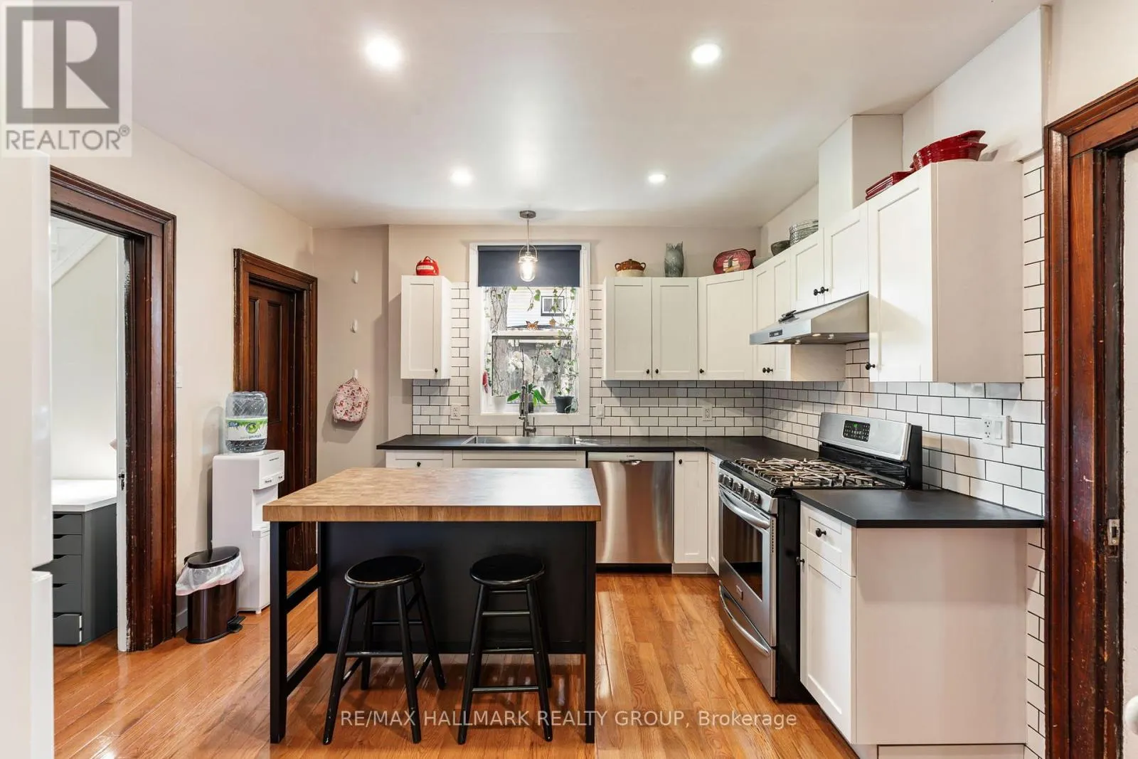 404 HENRY STREET W