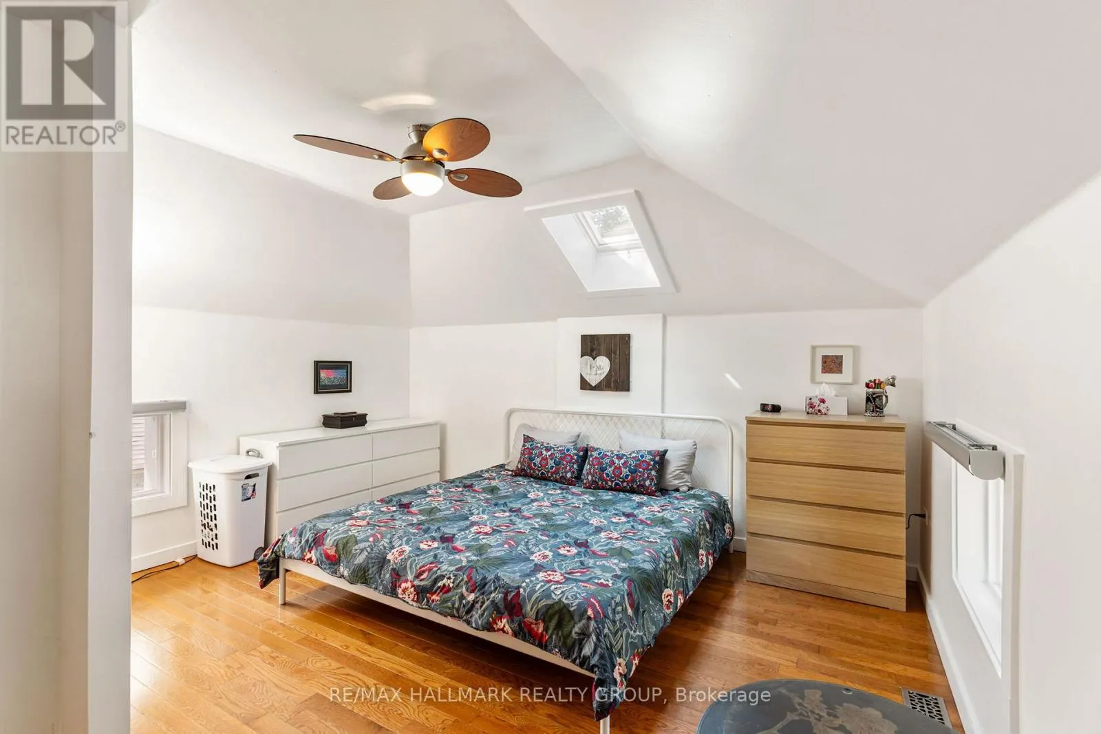 404 HENRY STREET W