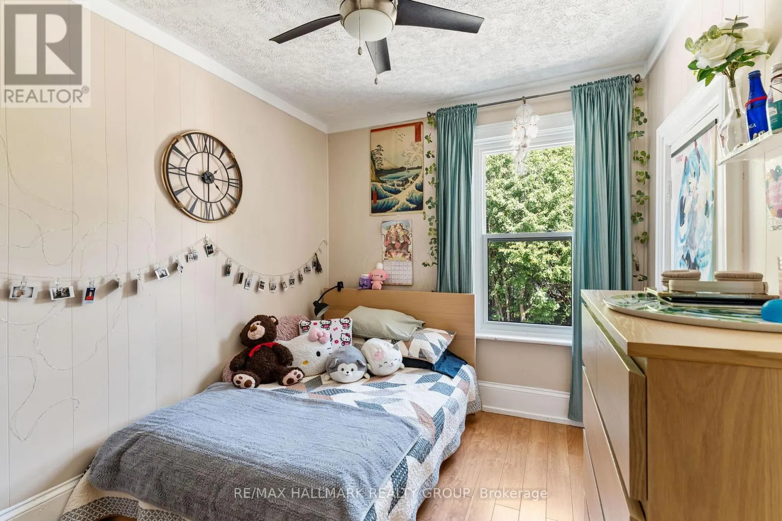 404 HENRY STREET W