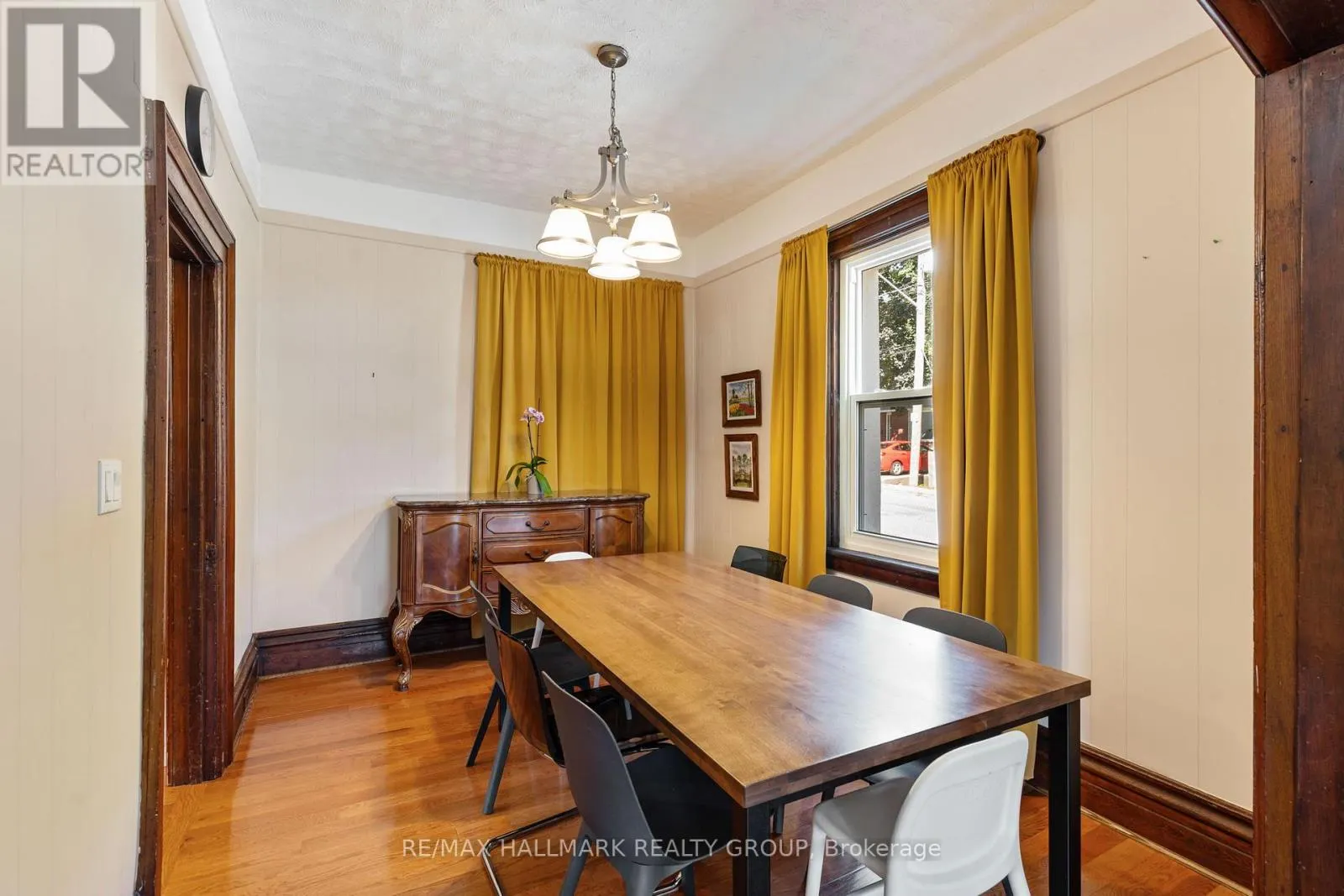 404 HENRY STREET W