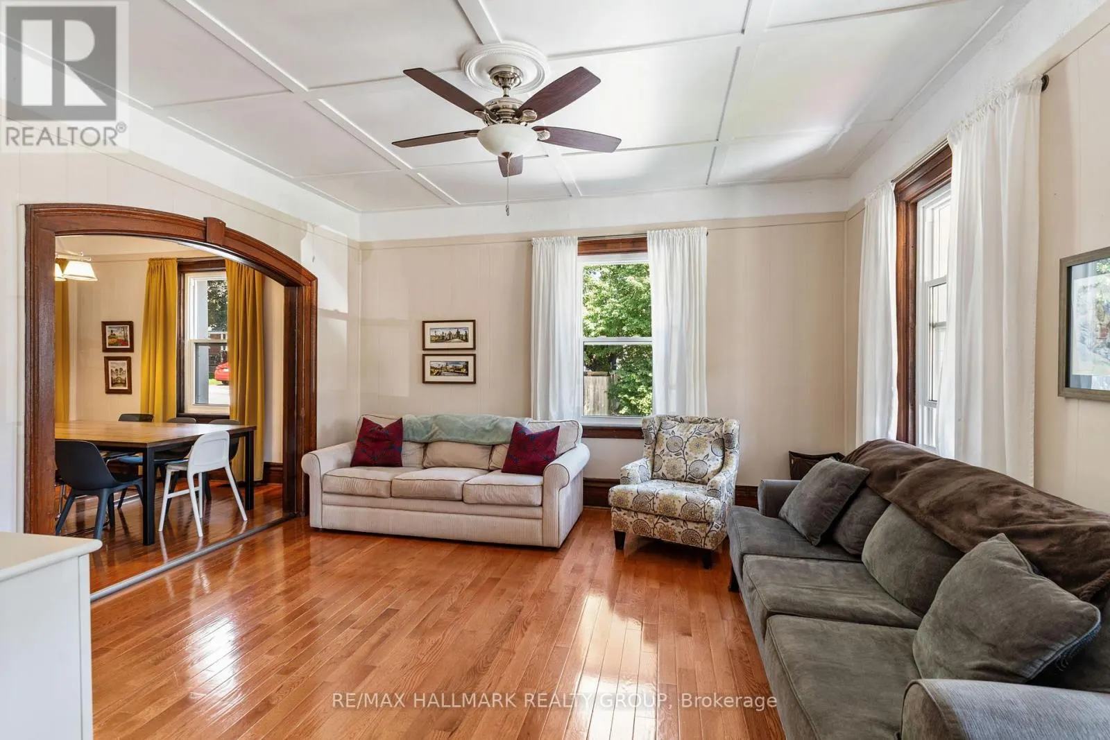 404 HENRY STREET W