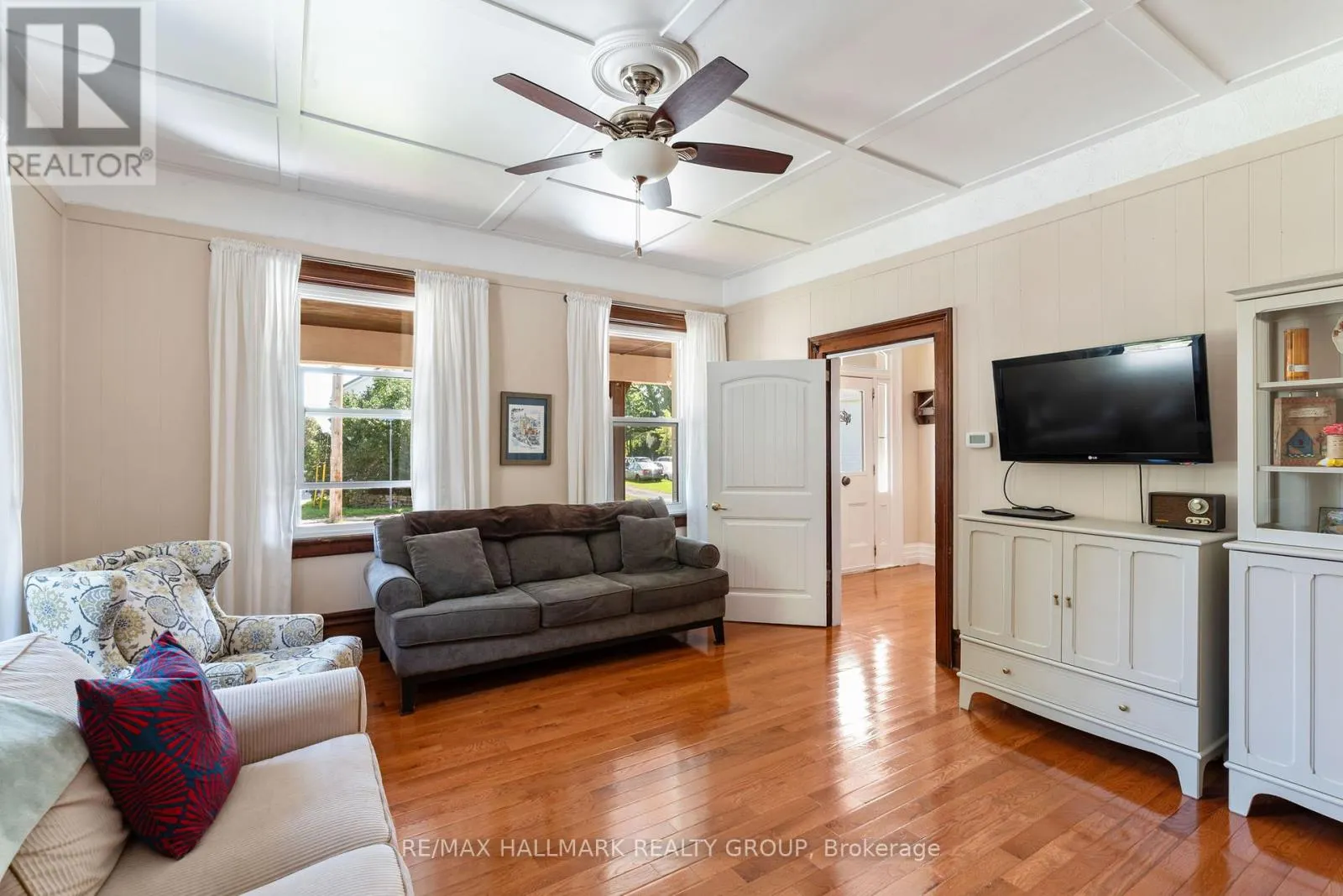 404 HENRY STREET W