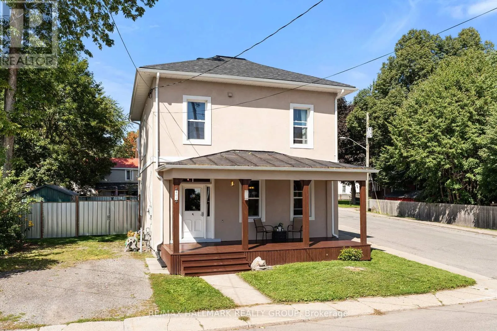 404 HENRY STREET W