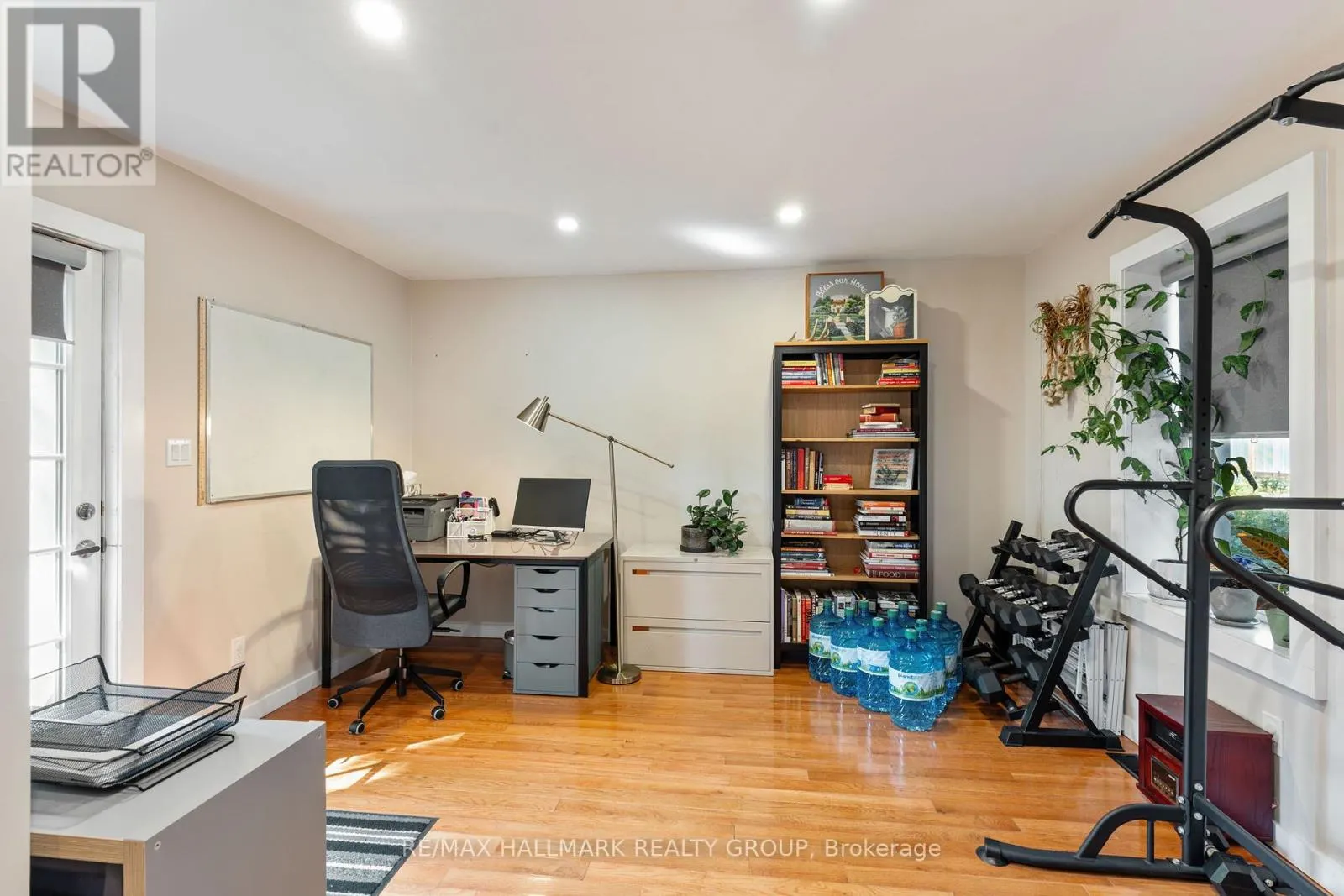 404 HENRY STREET W