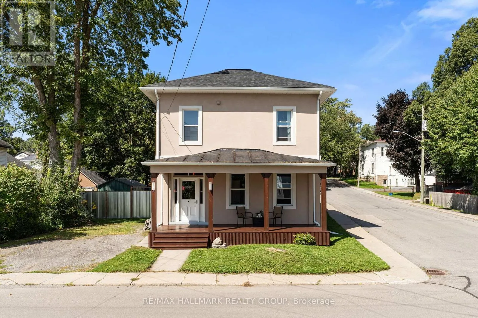 404 HENRY STREET W