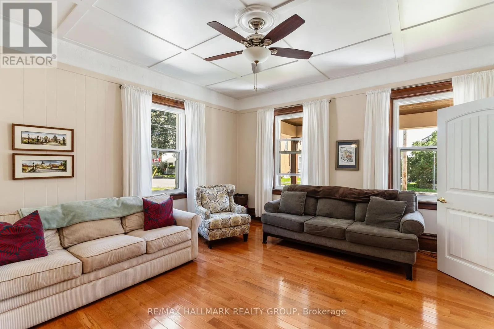 404 HENRY STREET W