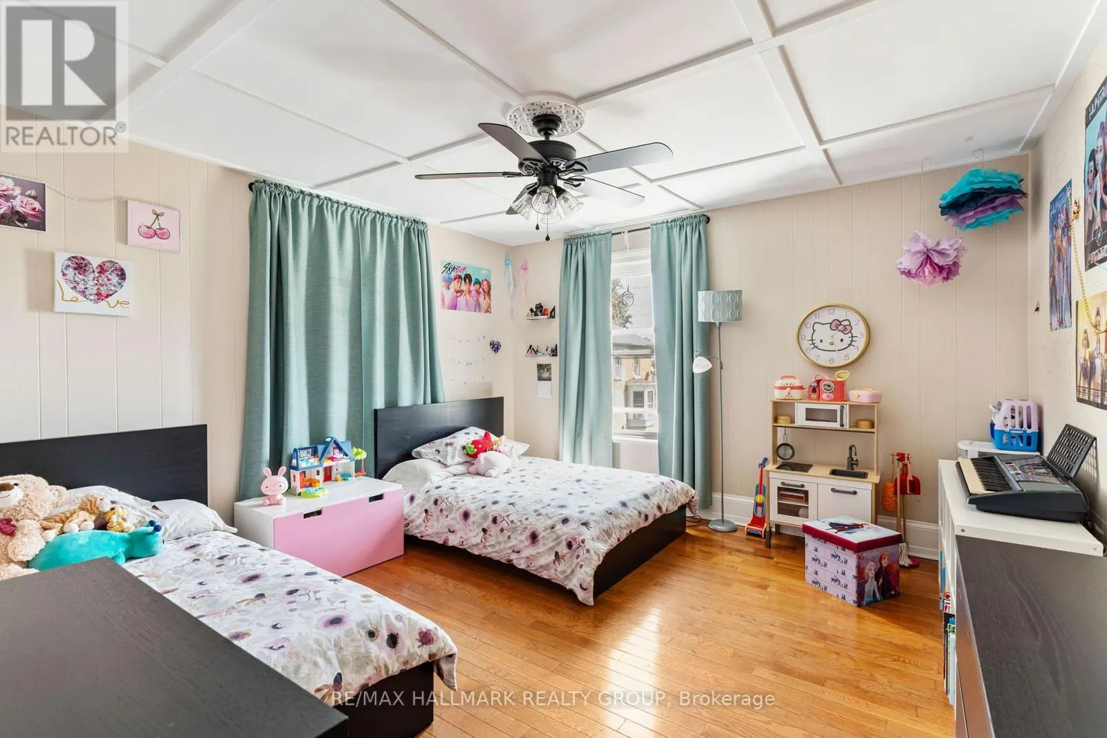 404 HENRY STREET W