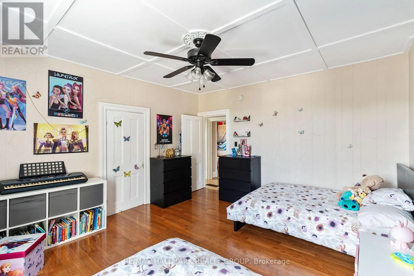 404 HENRY STREET W